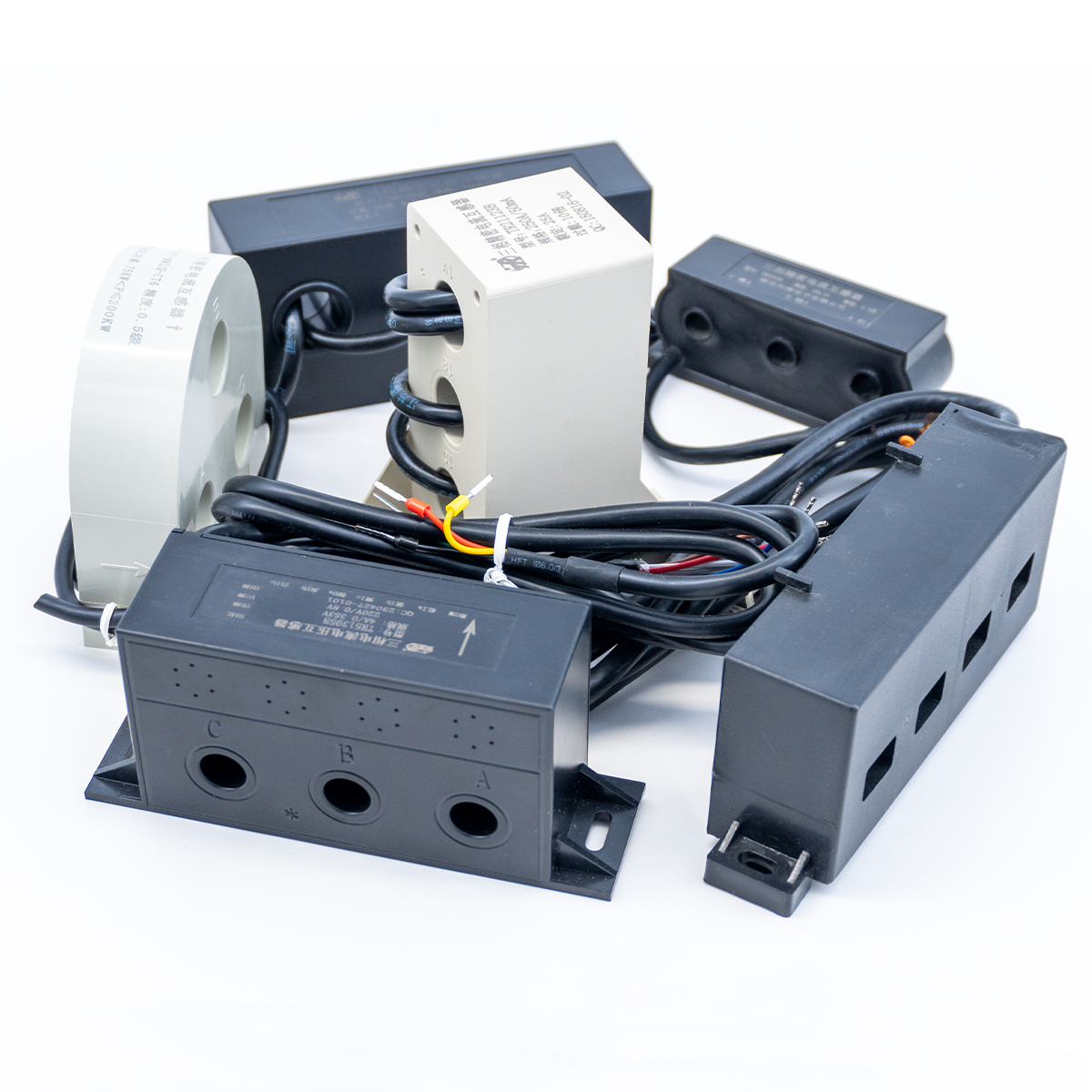 Three-phase current transformer for motor protection