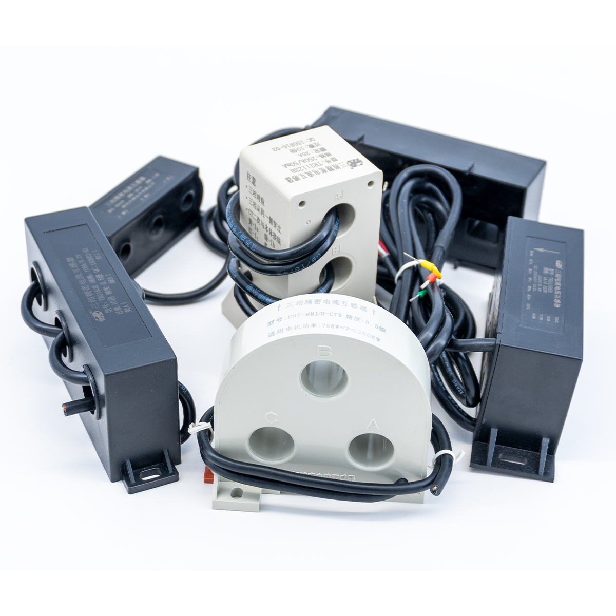 Three-phase current transformer for motor protection